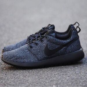 NIKE ROSHE Gray Print Sneakers